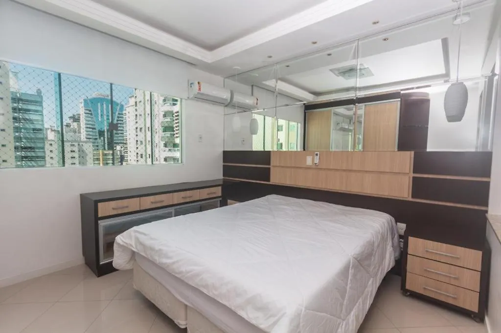Apartamento 3 Suítes em Meia Praia Itapema Brasil